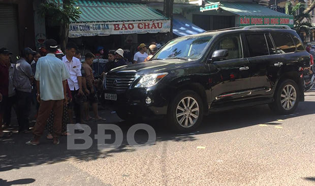 Xe Lexus đâm vào đám tang, 3 người chết, 8 người nhập viện