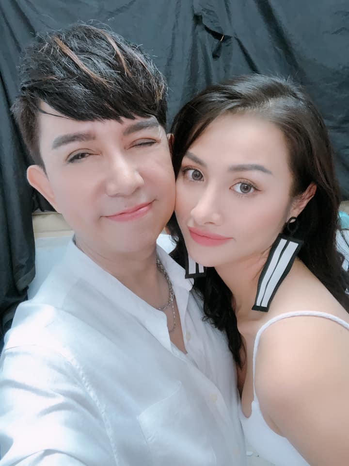 scandal ong bo 4 con long nhat chuyen gioi o tuoi 52: “gia dinh toi nao loan” hinh anh 1