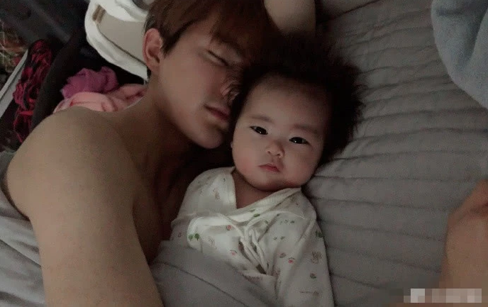 my nhan moi thang cho chong tre kem 18 tuoi 20 trieu tien tieu vat la ai? hinh anh 1