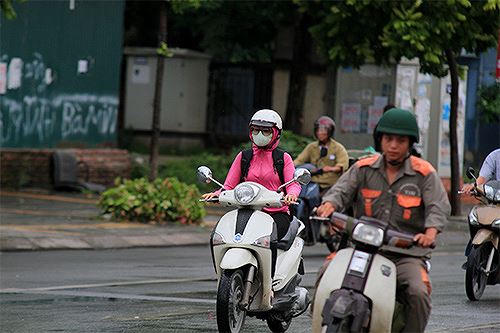 Vì sao Hà Nội vào hè mà như đầu đông?