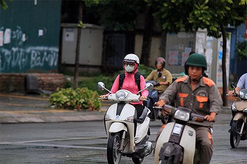 Vì sao Hà Nội vào hè mà như đầu đông?