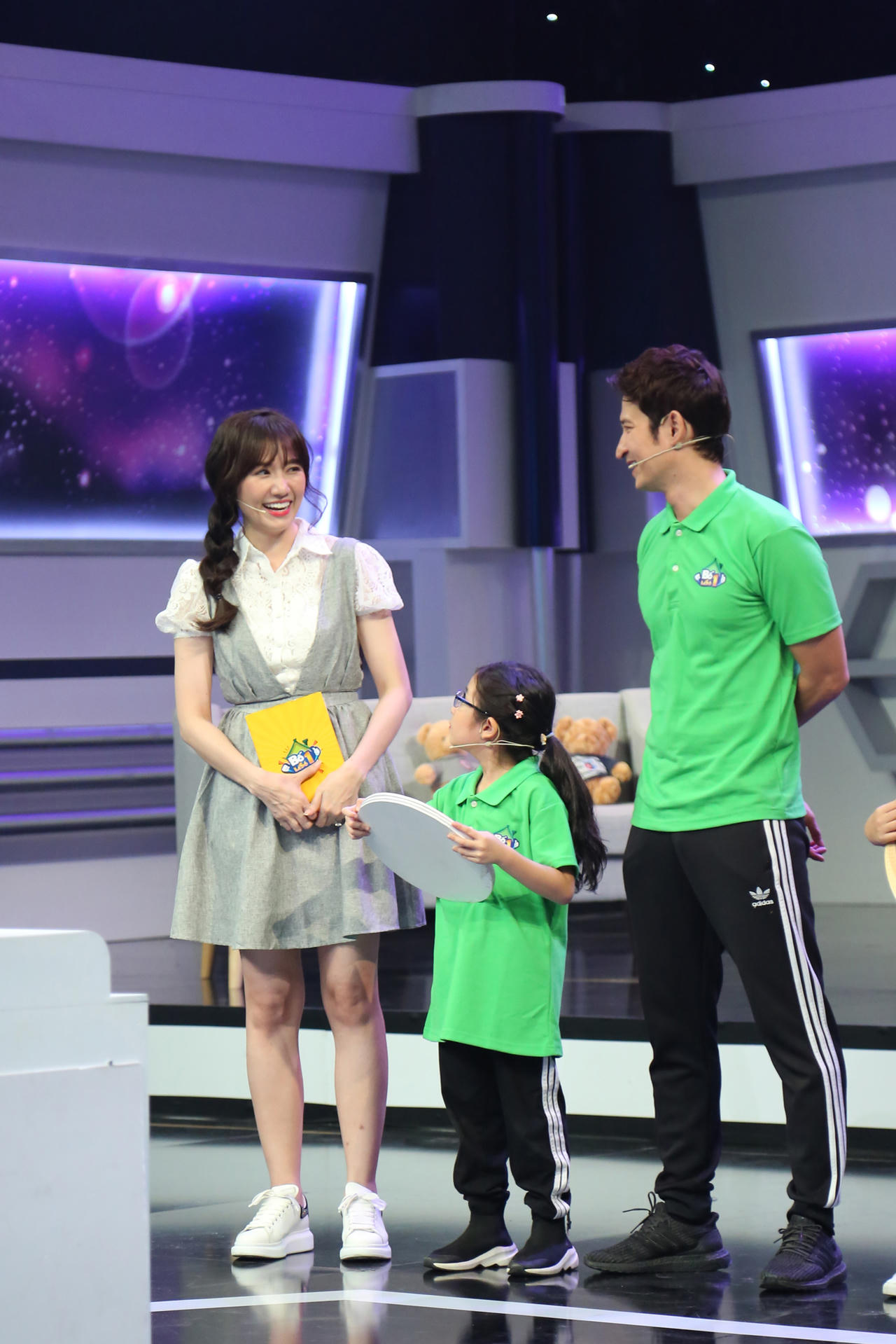 Hari Won lại bị người anh thân thiết "lỡ miệng" làm lộ chuyện mang bầu hình ảnh 3 hari won lai bi nguoi anh than thiet "lo mieng" lam lo chuyen mang bau hinh anh 3