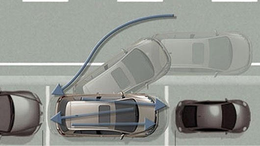 &nbsp;Lùi xe ô tô ở nơi đường hẹp tiềm ẩn nhiều nguy cơ va quyệt, mất an toàn.