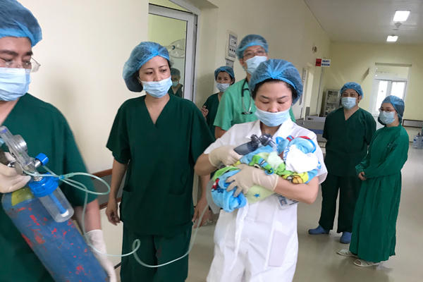 Người vợ trẻ mắc ung thư giai đoạn cuối, mổ ngồi để sinh con