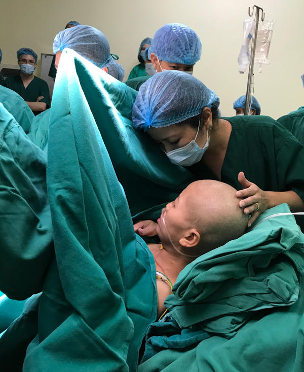 Người vợ trẻ mắc ung thư giai đoạn cuối, mổ ngồi để sinh con
