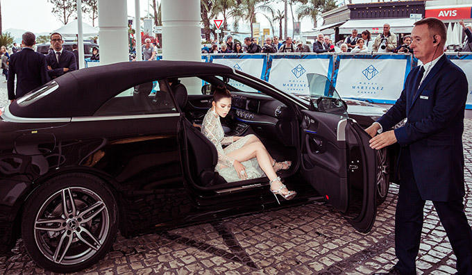 Jolie Nguyễn xuất hiện tại LHP Cannes với trang phục sexy.
