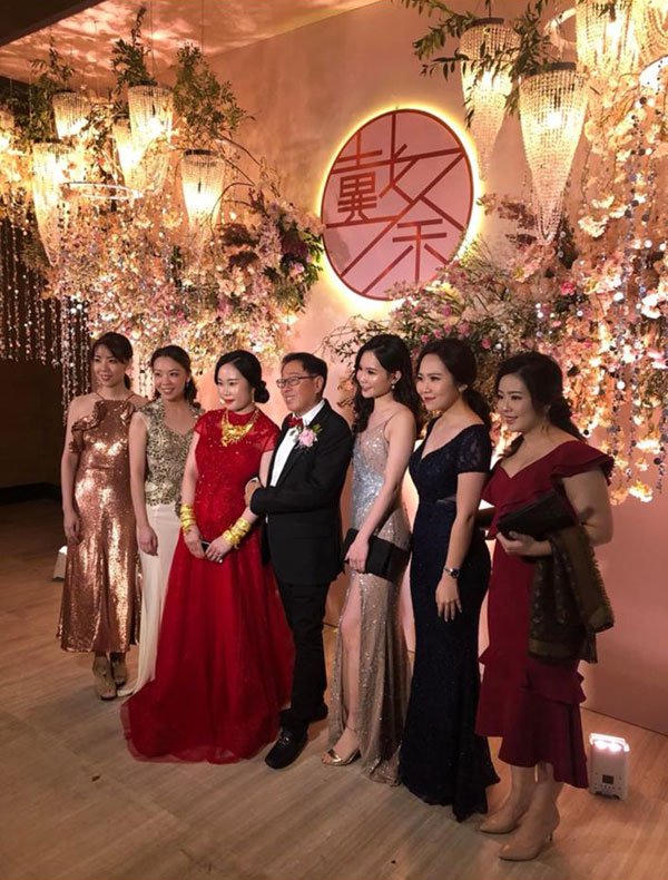 nu ca si 9x bung bau lam dam cuoi voi chu re hon 70 tuoi hinh anh 4