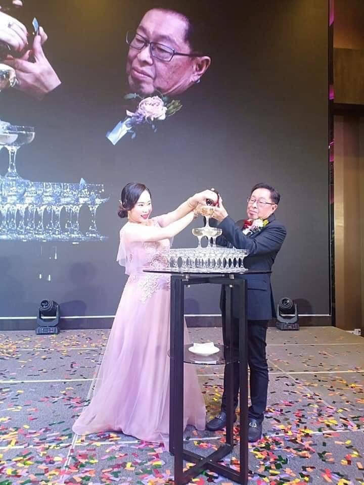 nu ca si 9x bung bau lam dam cuoi voi chu re hon 70 tuoi hinh anh 1