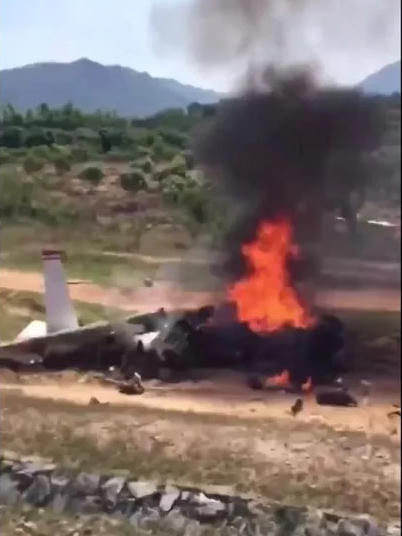 Toàn cảnh hiện trường máy bay quân sự rơi ở Khánh Hòa