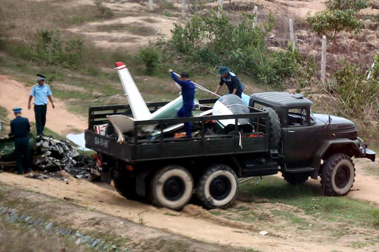 Toàn cảnh hiện trường máy bay quân sự rơi ở Khánh Hòa