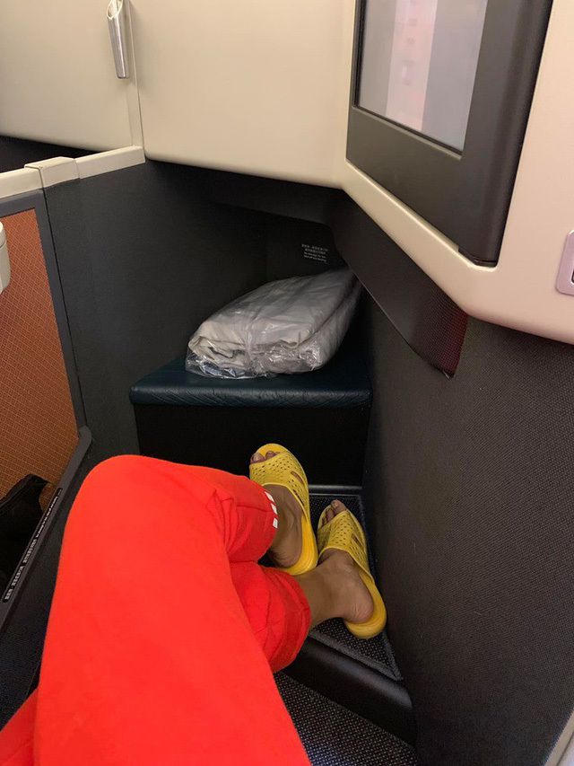 Sự thật khiến Hoa hậu HHen Niê đi... dép tổ ong - 4 Sự thật khiến Hoa hậu HHen Niê đi... dép tổ ong - 4