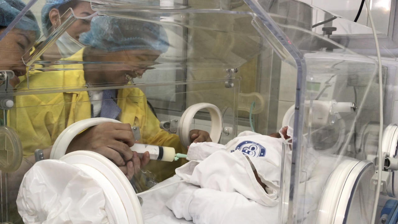 Rơi nước mắt sản phụ ung thư giai đoạn cuối lần đầu được ôm con