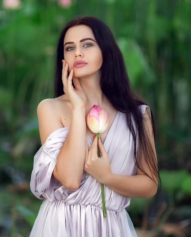 nhung co gai ngoai quoc "don tim" nguoi nhin vi dep nhu nu than ben sen hinh anh 11