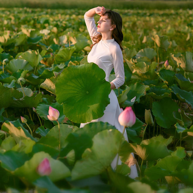 nhung co gai ngoai quoc "don tim" nguoi nhin vi dep nhu nu than ben sen hinh anh 8