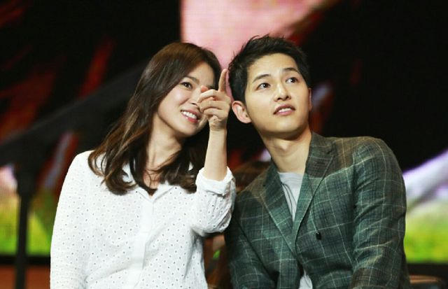 Hình ảnh ngọt ngào của Song Hye Kyo - Song Joong Ki trước khi chia tay - 16