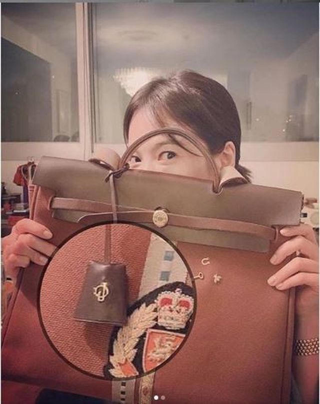 Hình ảnh ngọt ngào của Song Hye Kyo - Song Joong Ki trước khi chia tay - 26