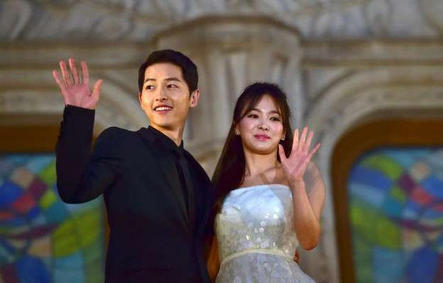 Hình ảnh ngọt ngào của Song Hye Kyo - Song Joong Ki trước khi chia tay - 23