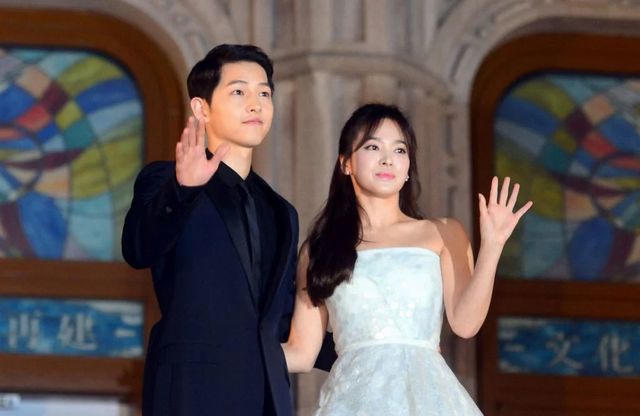 Hình ảnh ngọt ngào của Song Hye Kyo - Song Joong Ki trước khi chia tay - 13