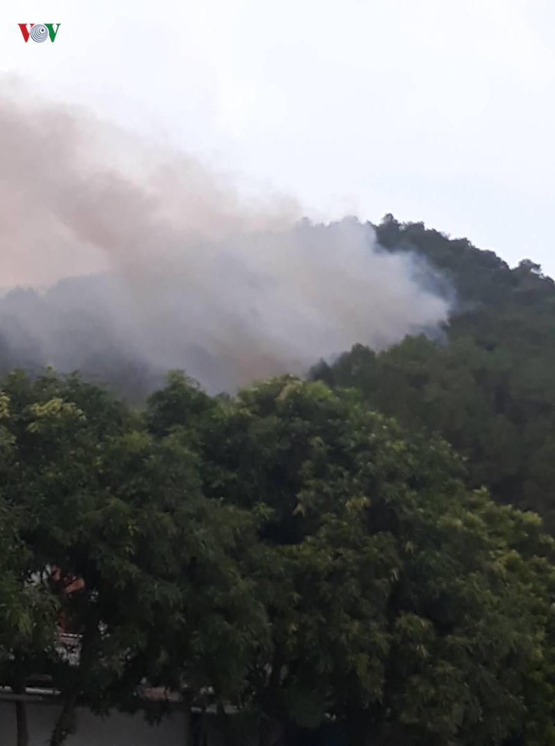 anh: lua bao trum day hong linh, bat ngo doi chieu tien sat khu dan cu hinh 4