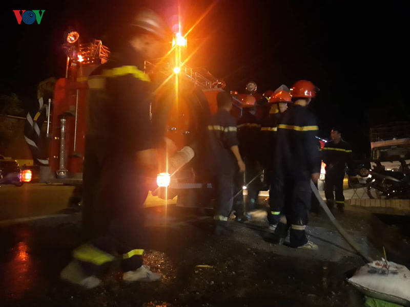 anh: lua bao trum day hong linh, bat ngo doi chieu tien sat khu dan cu hinh 1