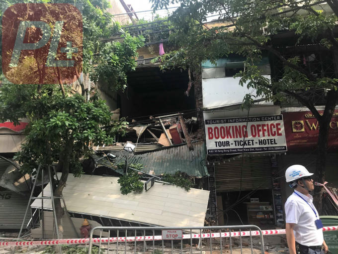 Sập nhà phố Hàng Bông