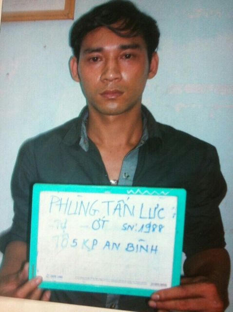 Nam thanh niên đánh chết người đàn ông chung phòng với bạn gái rồi bỏ trốn