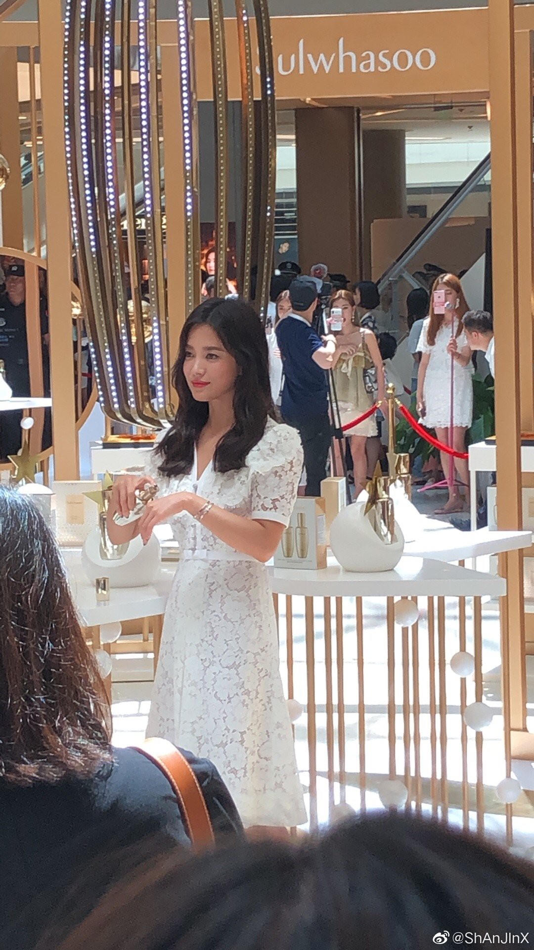 song hye kyo noi gi trong 15 phut xuat hien lan dau tien sau vu ly hon 1500 ty? hinh anh 4