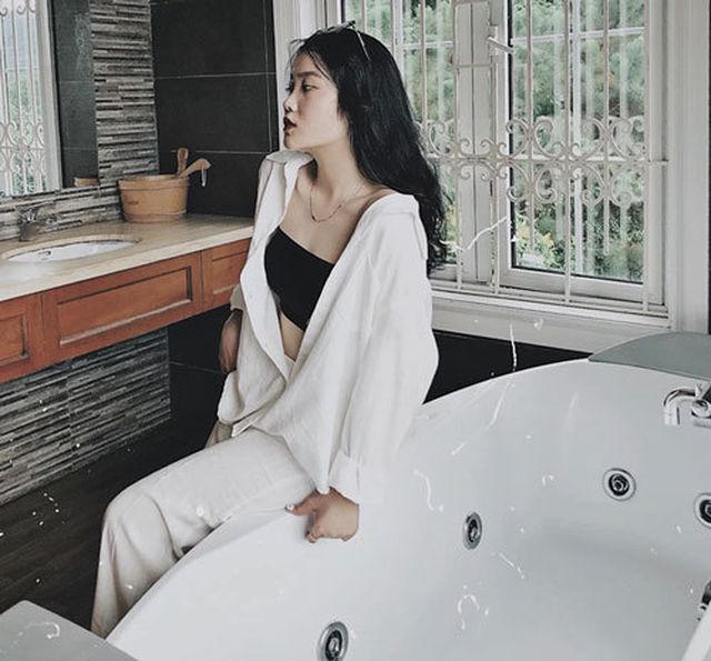 Bạn gái hotgirl của Đoàn Văn Hậu diện bikini khoe đường cong nóng bỏng - 6