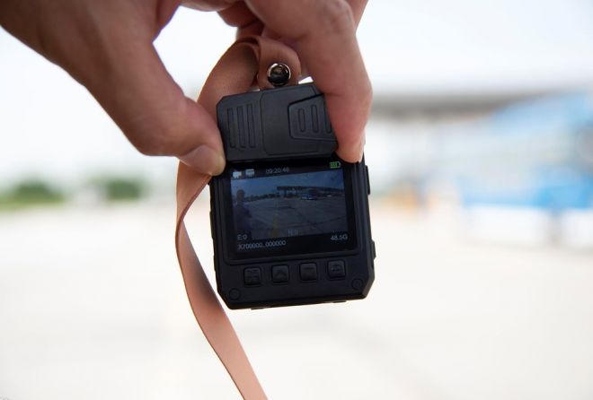 Khám phá camera tuần tra gắn ngực áo CSGT
