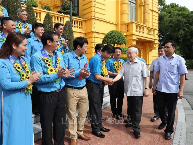 Hình cảnh Tổng Bí thư, Chủ tịch nước gặp mặt đại biểu công đoàn tiêu biểu