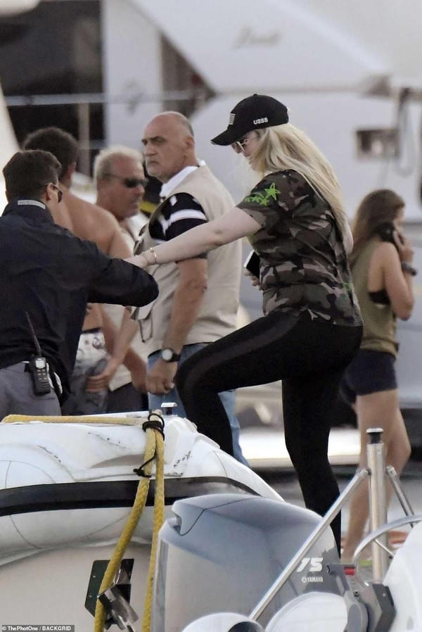 Con gái Tổng thống Donald Trump: Cô chị xinh đẹp vạn người mê, cô em ngoại hình khiến ai cũng phải lắc đầu ngán ngẩm - Ảnh 3. Con gái Tổng thống Donald Trump: Cô chị xinh đẹp vạn người mê, cô em ngoại hình khiến ai cũng phải lắc đầu ngán ngẩm - Ảnh 3.