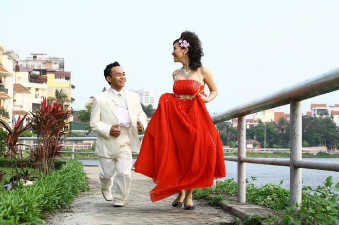 nhung cap doi "dua lech" gay xon xao nhat lang giai tri viet hinh anh 1