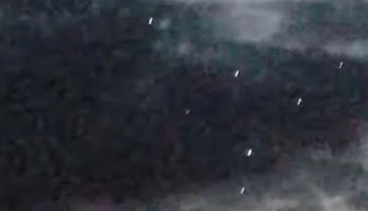 hang chuc ufo bi an phat sang tren troi, quan chuc my phan ung "la" hinh anh 2