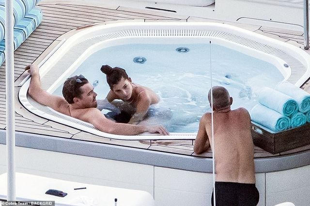 Leonardo DiCaprio đưa bồ 9X đi nghỉ mát - 8