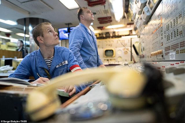 Cuộc sống nhà binh bên trong tàu ngầm lớn nhất thế giới của Nga - 12