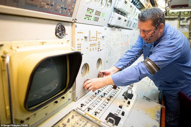 Cuộc sống nhà binh bên trong tàu ngầm lớn nhất thế giới của Nga - 3