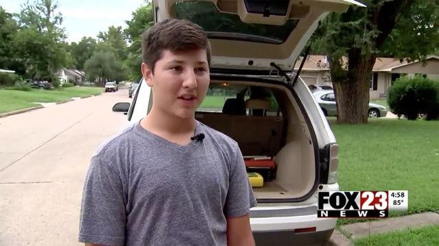 Bé trai 2 tuổi bị mẹ bỏ quên trong ô tô giữa nắng nóng gay gắt