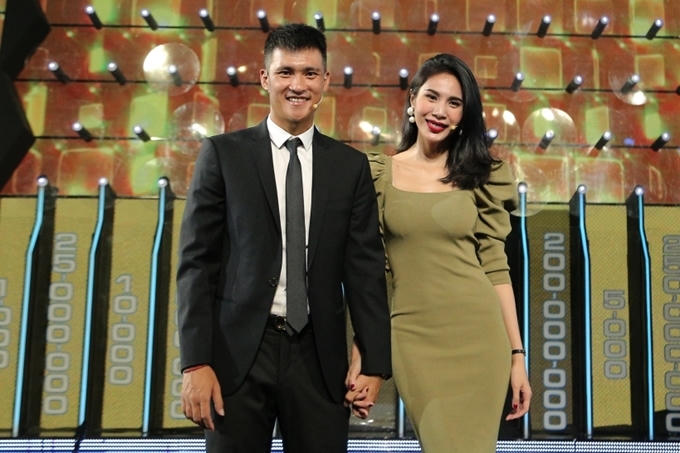 Con gái Thủy Tiên xin tiền mẹ để dành cho ba Thủy Tiên - 1