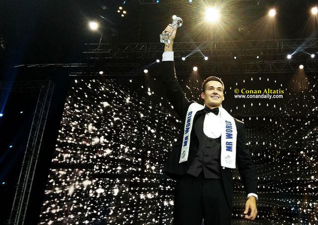 Kỹ sư tên tửa 27 tuổi trở thành Hoa vương Thế giới 2019 - 1