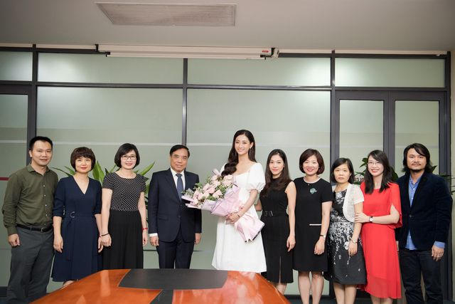 Cả trường bật cười vì câu nói ngây thơ của Hoa hậu Lương Thuỳ Linh - 5