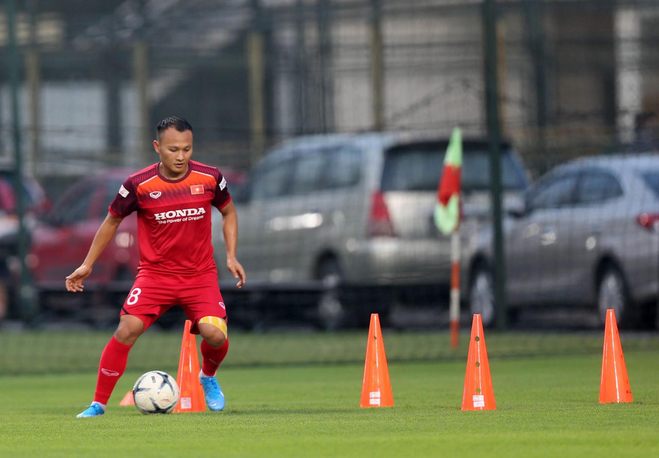 Vì sao HLV Park triệu tập Văn Hậu và Trọng Hoàng, 'bỏ qua' Văn Quyết?