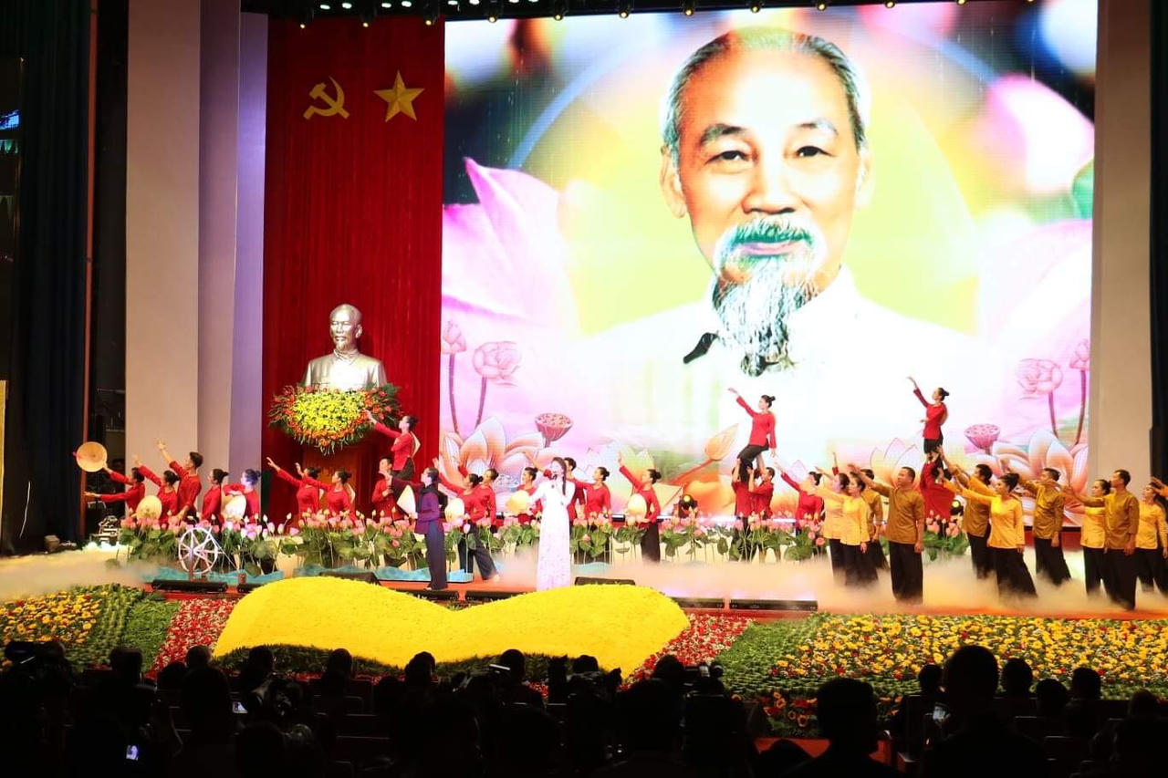 Di chúc của Bác mãi mãi là ngọn cờ quy tụ sức mạnh toàn dân tộc