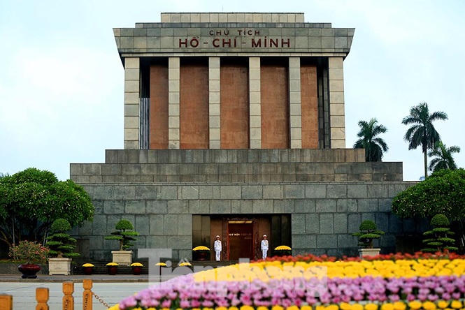 Những người thợ tận tâm dệt những thảm hoa, vườn cảnh quanh Lăng Bác - ảnh 14