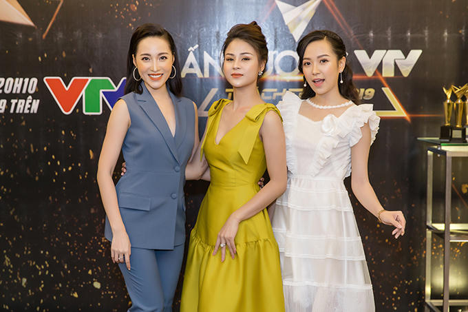 Ba diễn viên của phim Những cô gái trong thành phố bao gồm Mai Anh, Thu Trang, Kim Oanh vui vẻ hội ngộ tại chương trình.