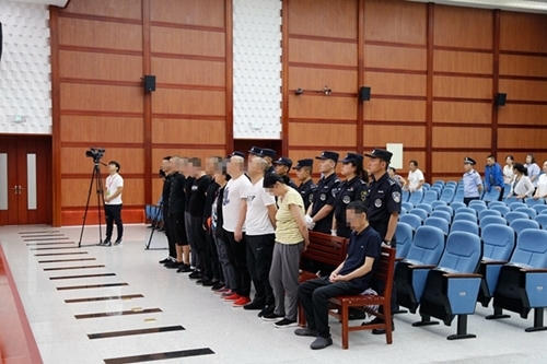 Phiên xét xử Miêu và các đồng phạm tại Tòa án trung cấp Hohhot hôm 12/7. Ảnh: Tòa án Hohhot.