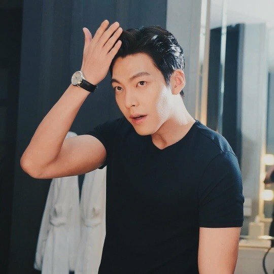 Kim Woo Bin khoe ảnh mới trên mạng xã hội.