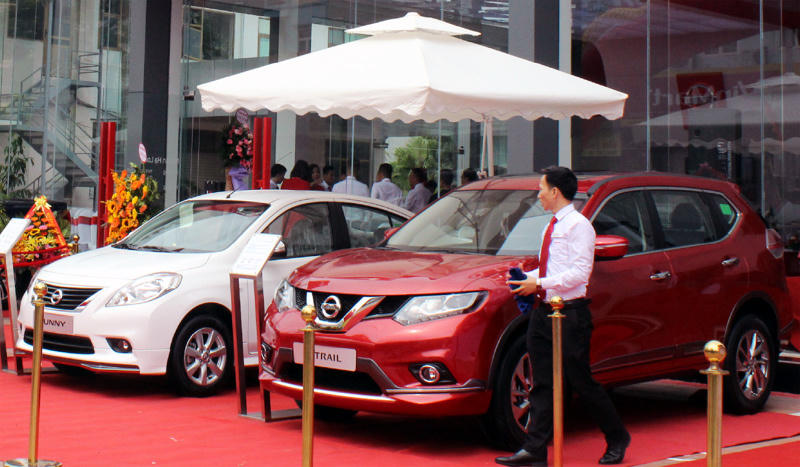 Ô tô tồn kho cực nhiều, đại hạ giá xế hộp từ nay đến Tết