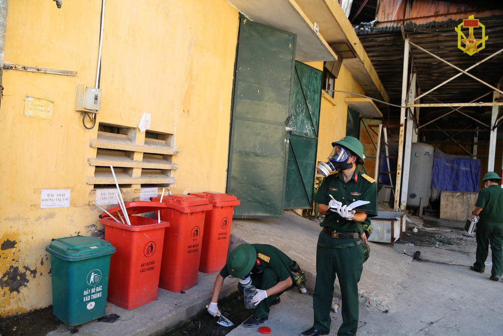 Chuyên gia hóa học xử lý ô nhiễm sau đám cháy Công ty Rạng Đông thế nào?