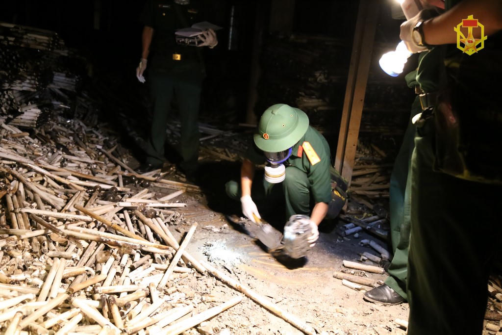 Chuyên gia hóa học xử lý ô nhiễm sau đám cháy Công ty Rạng Đông thế nào?