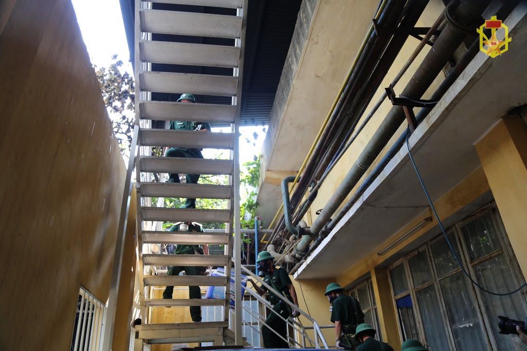 Chuyên gia hóa học xử lý ô nhiễm sau đám cháy Công ty Rạng Đông thế nào?